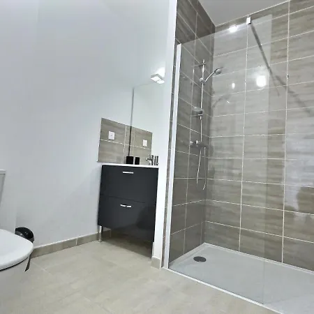 A 600m De La Dans Recente Apartment Serignan